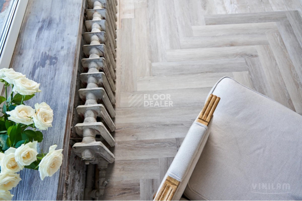 Кварцвиниловые полы Vinilam Parquet Herringbone Glue 2.5мм IS11122 Паркет Эрмитаж Glue фото 1 | FLOORDEALER