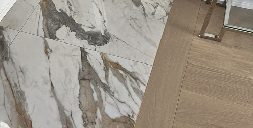 Кварцвинил или плитка: что лучше выбрать для дома