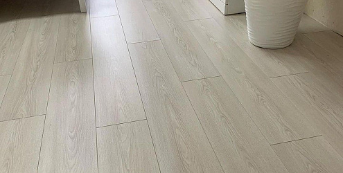 Кварцвиниловый ламинат для пола: плюсы и минусы