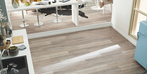 Какие напольные аксессуары сочетаются с ламинатом?