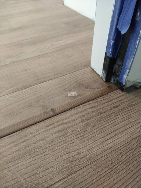 Floorway Standart 12мм YLM-2709 Дуб Карамель фото 5 | FLOORDEALER