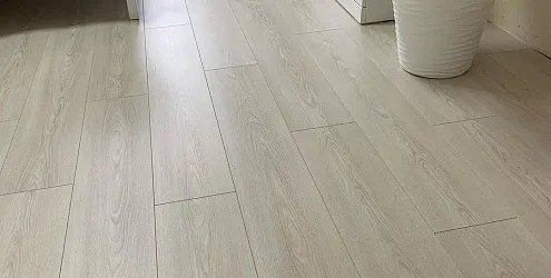 Кварцвиниловый ламинат для пола: плюсы и минусы